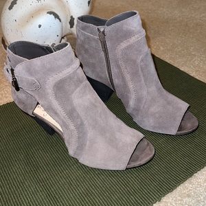 Vince Camuto Ennley OpenToe Cone Heel Sz7.5 Suede Booties. Excellent Condition.